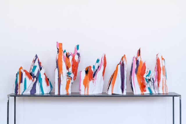 Bergmassiv
20 x 100 cm
Acryl auf Holz/Fundstücke
2013